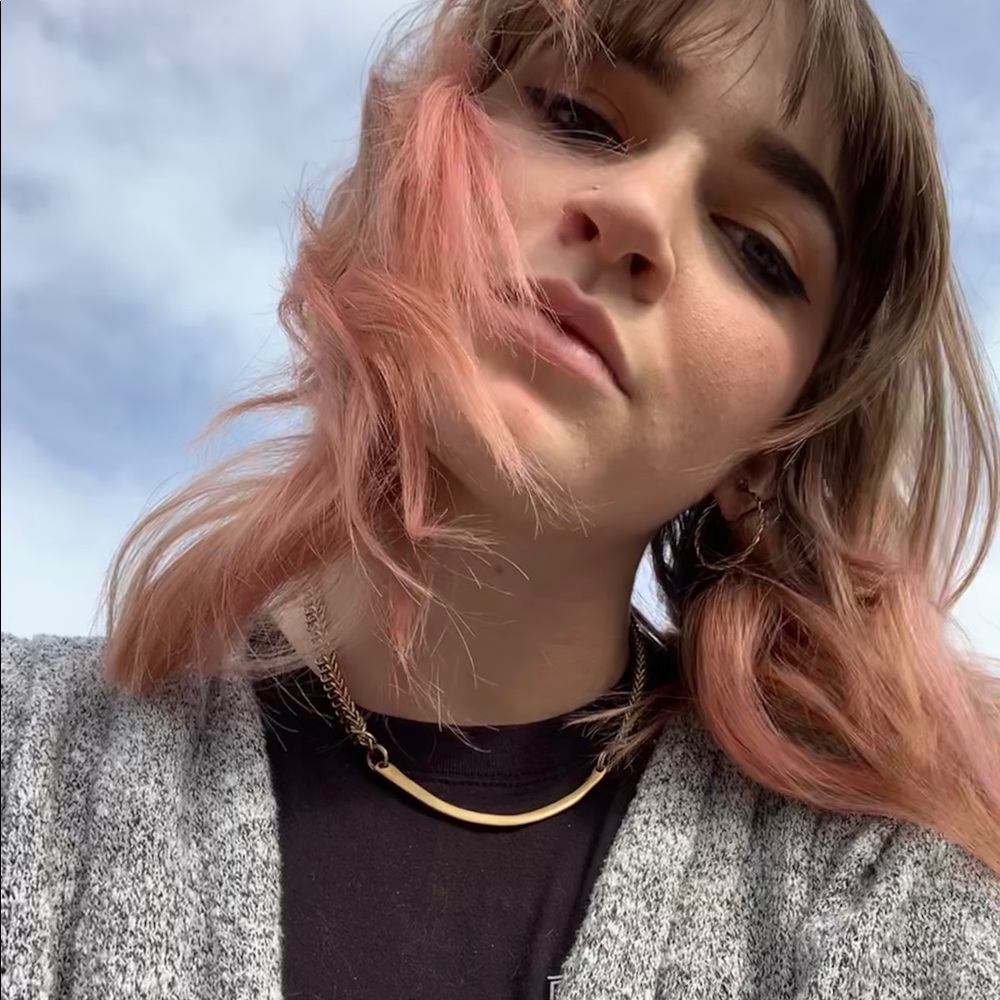 Meet your Posher, Joanna - Picture 3 of 3